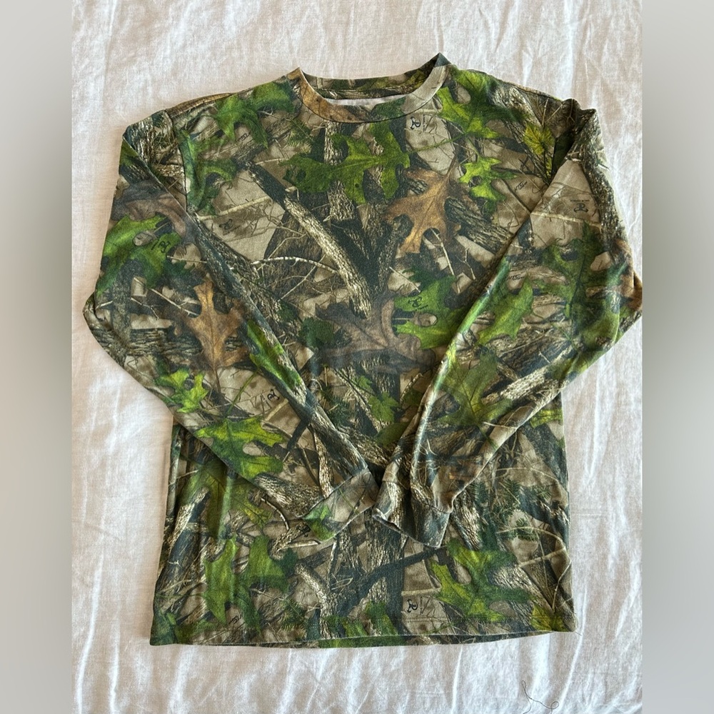 Men’s camo long sleeve top